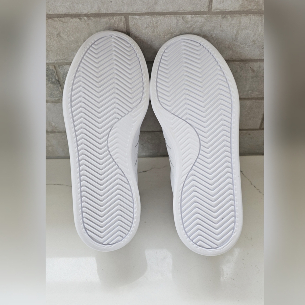 NEW Adidas Women's White and Gold Sneakers Cloud Court Shoe - Picture 6 of 6